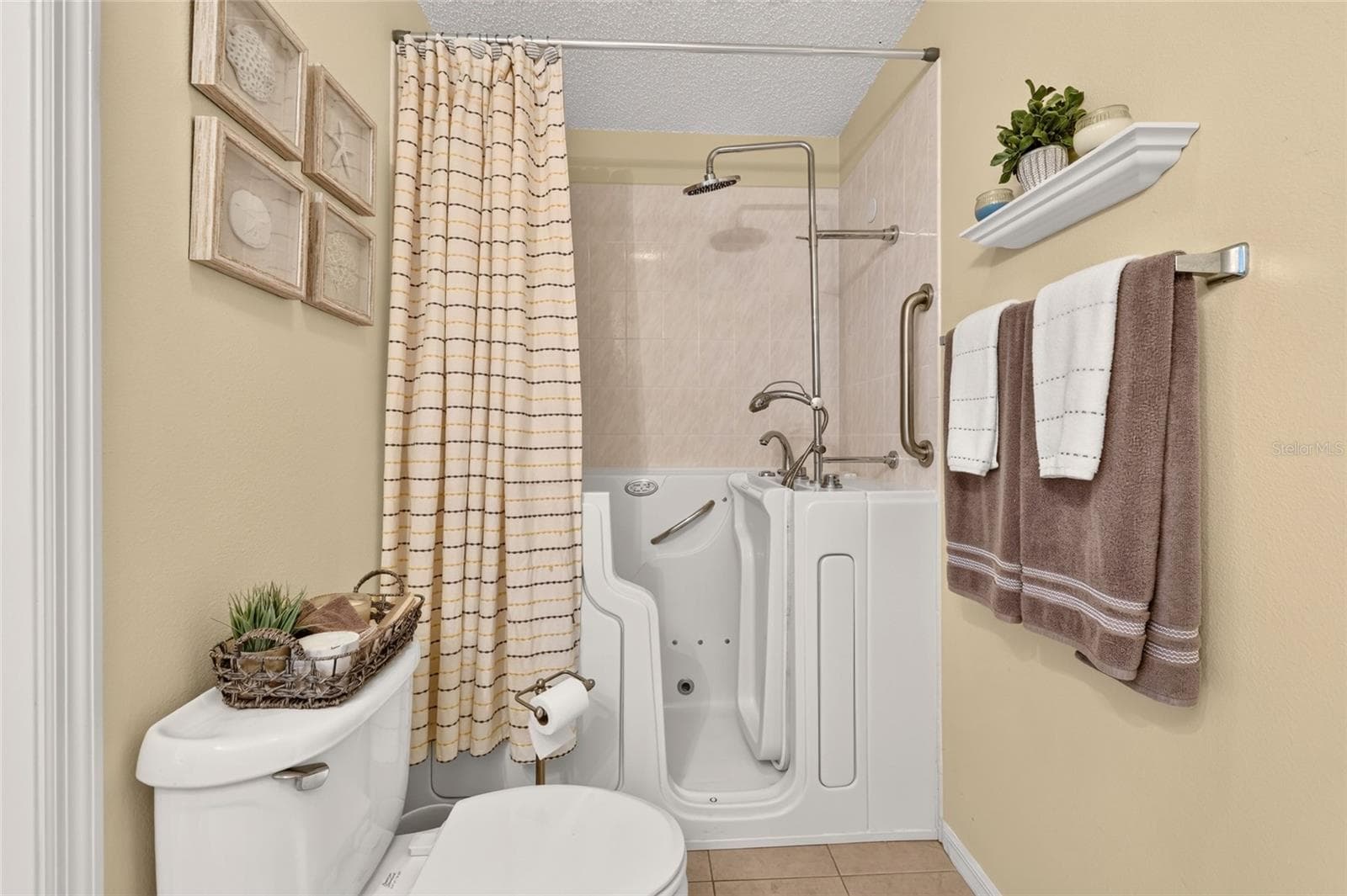 Walk-In Jetted Tub/Shower - 16947 SE 93RD CUTHBERT CIR, THE VILLAGES
