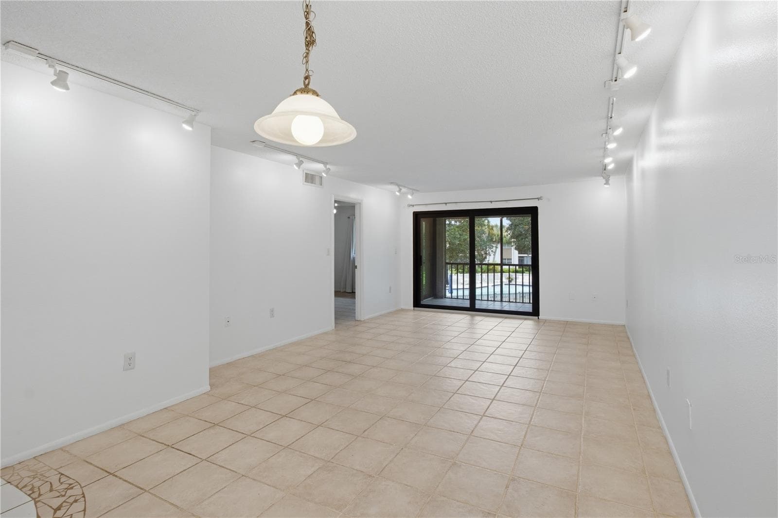 Dining area - 2448 CLUBHOUSE DR #202, SARASOTA