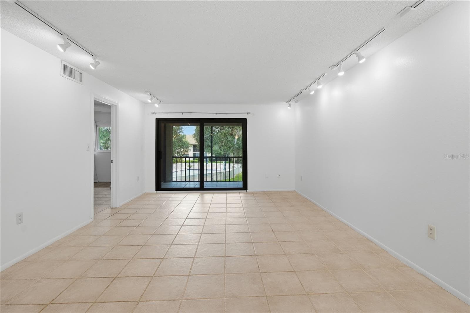 Great room - 2448 CLUBHOUSE DR #202, SARASOTA