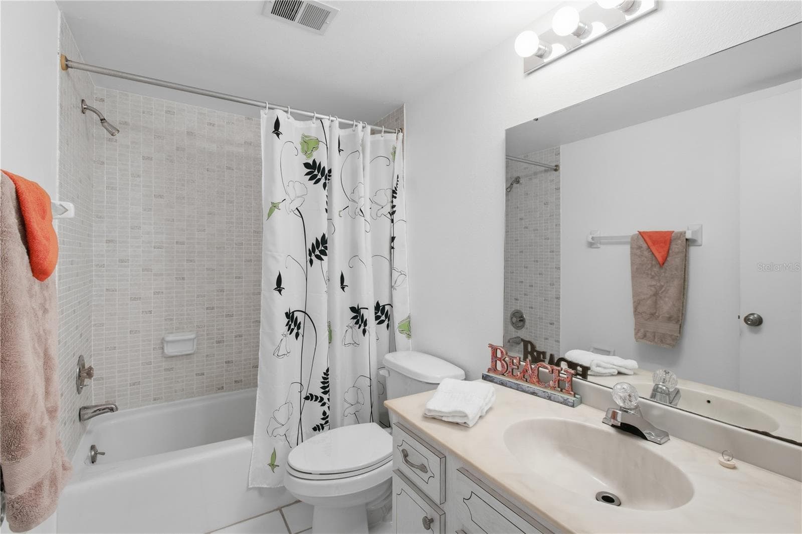 Guest bathroom - 2448 CLUBHOUSE DR #202, SARASOTA