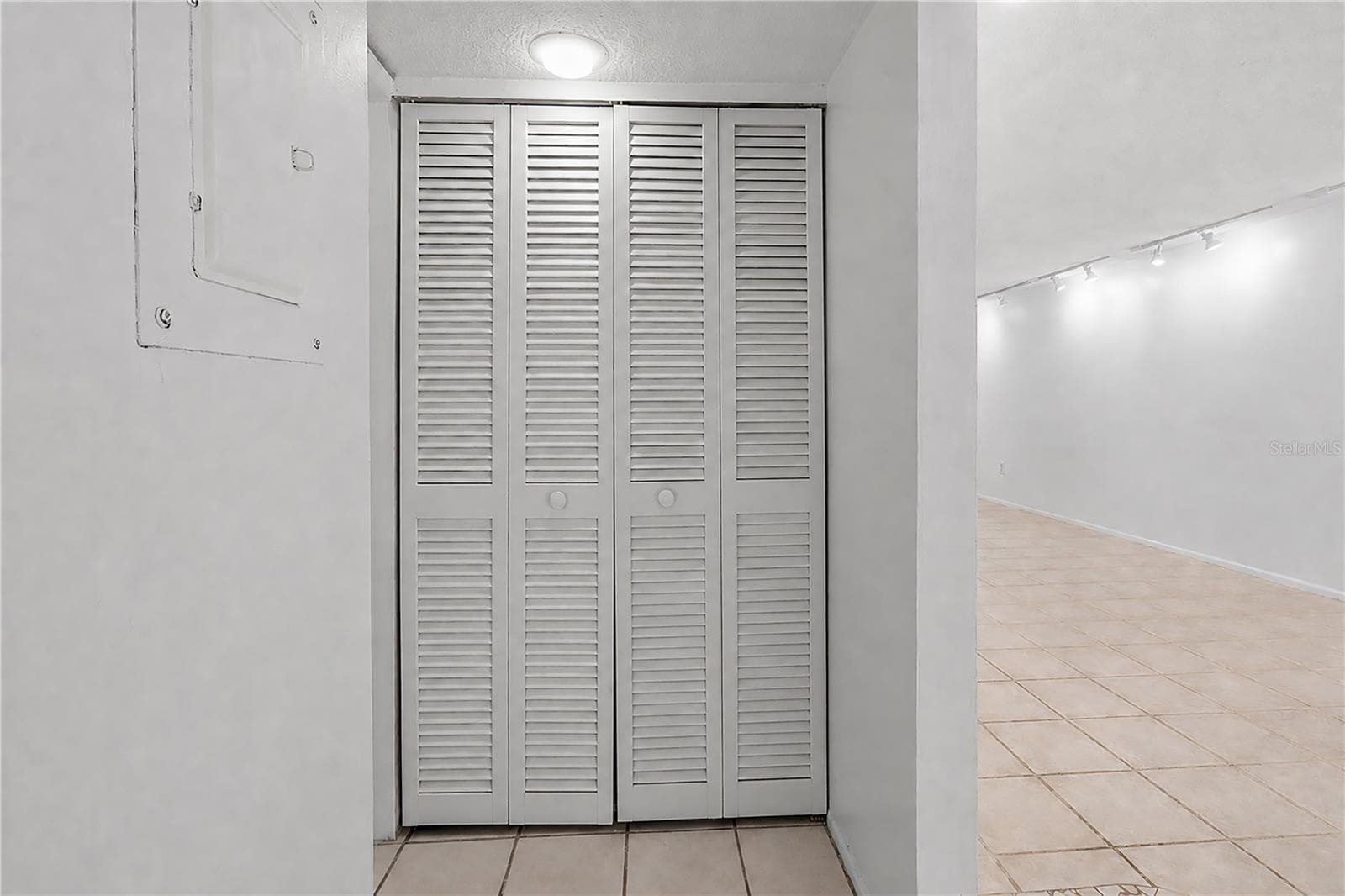 A/C and Laundry closet - 2448 CLUBHOUSE DR #202, SARASOTA