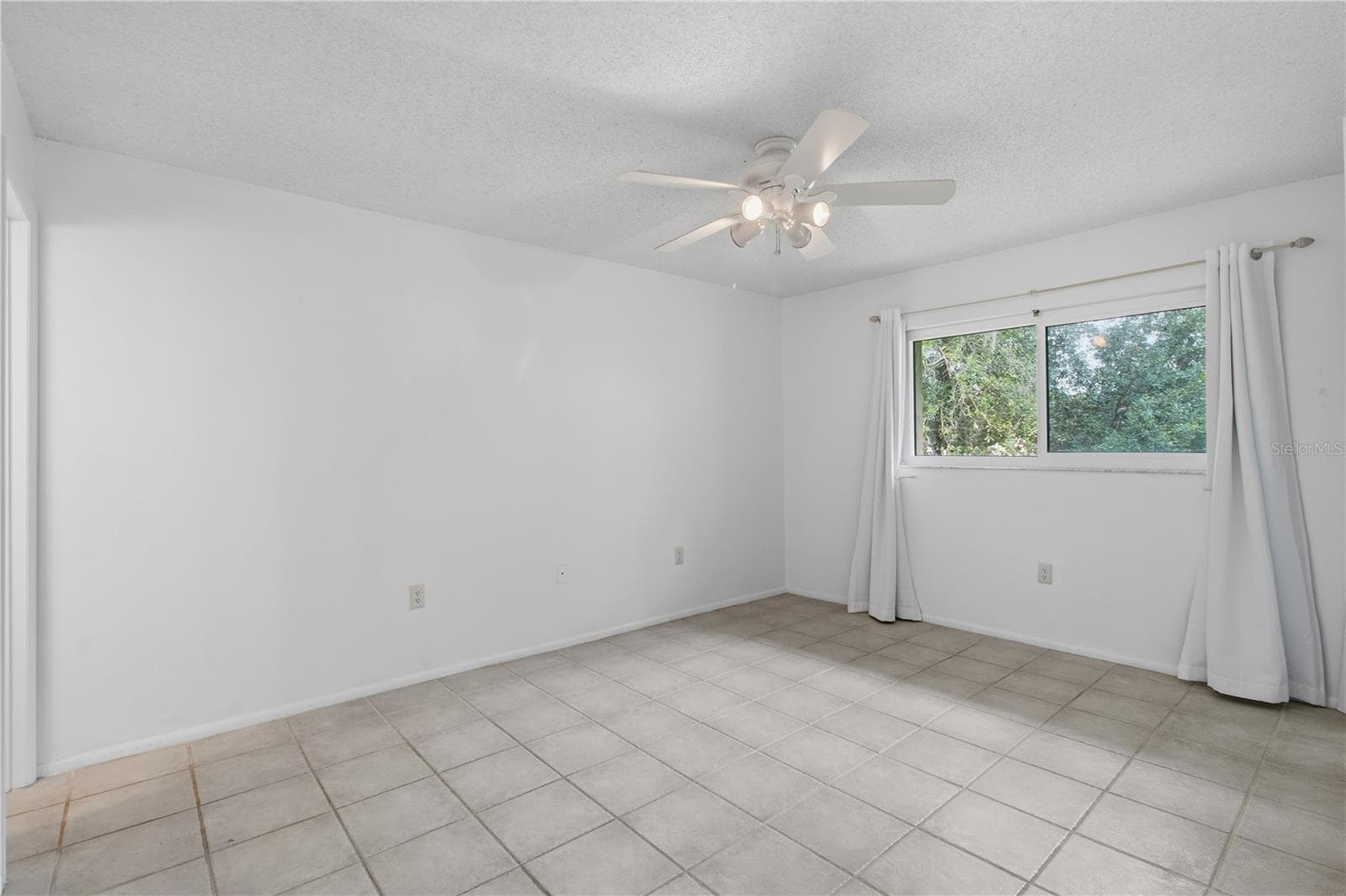 Primary bedroom - 2448 CLUBHOUSE DR #202, SARASOTA