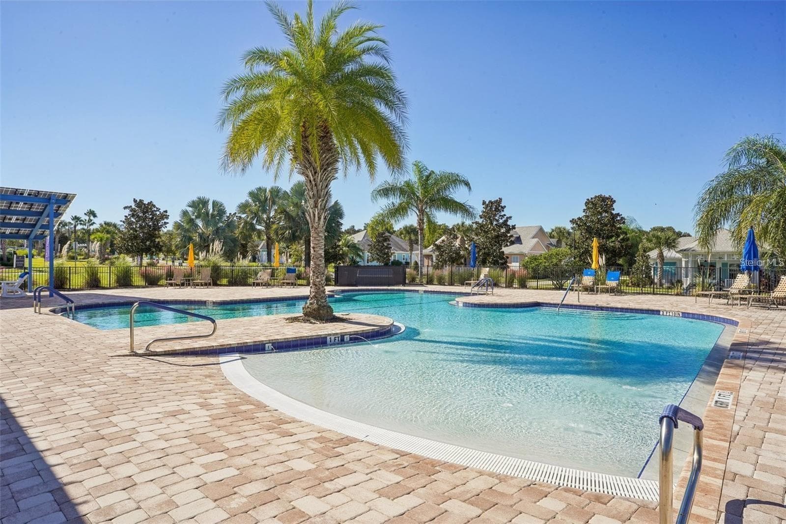 Wade-In Pool - 1212 FIESTA KEY CIR, LADY LAKE