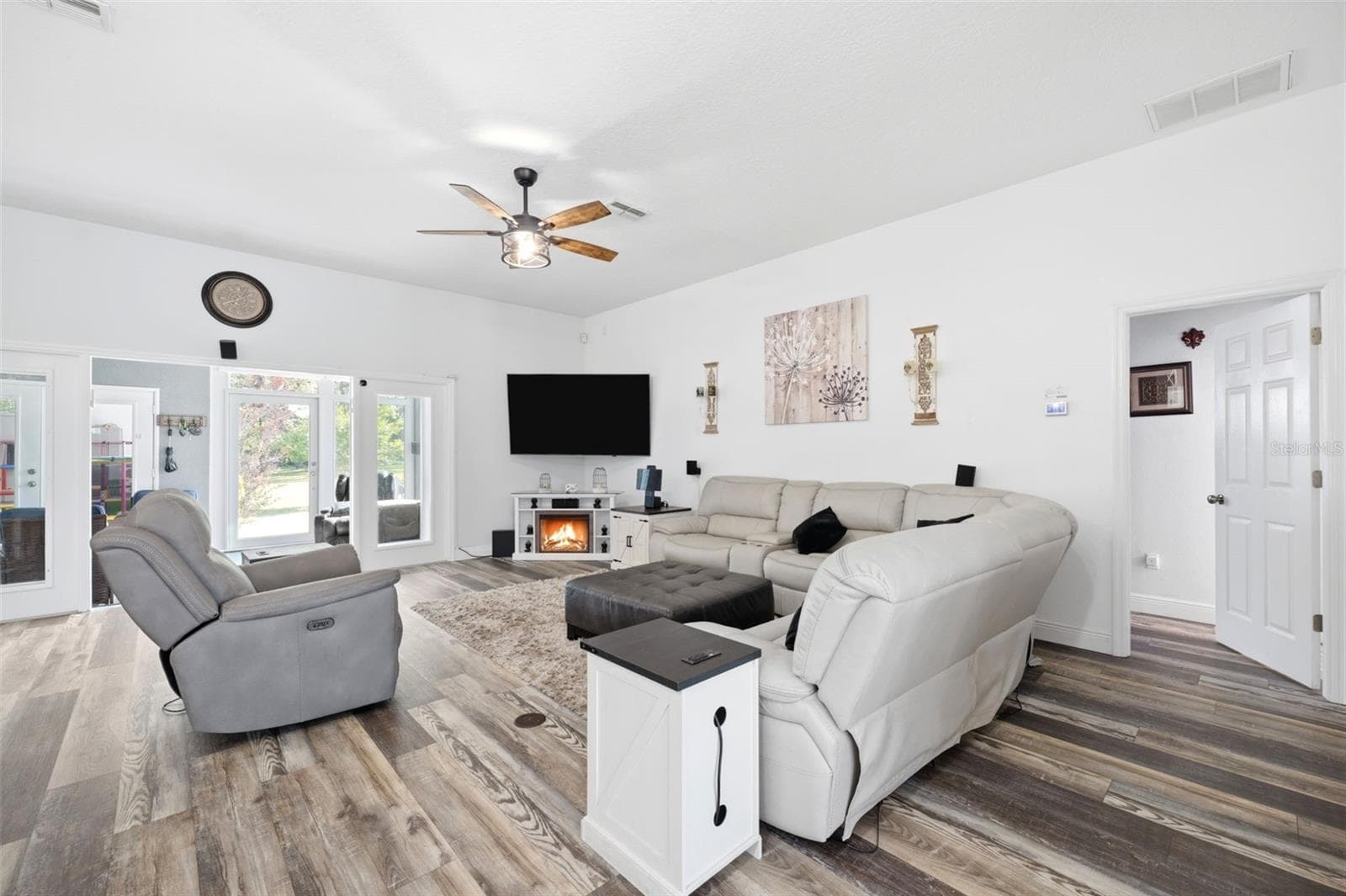 Single Family Residence at 12041 SAPPHIRE DR, SPRING HILL, photo 13 of 53