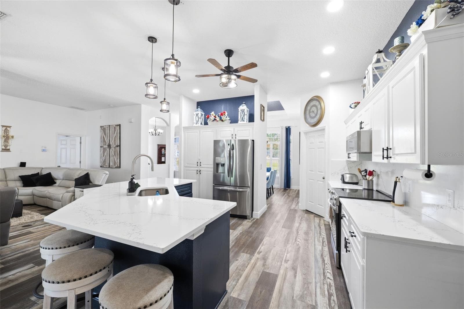 breakfast area big counter space - 12041 SAPPHIRE DR, SPRING HILL