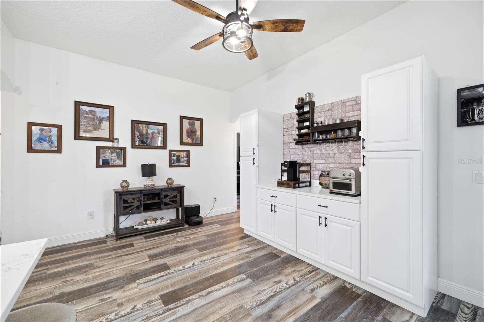 coffee bar - 12041 SAPPHIRE DR, SPRING HILL