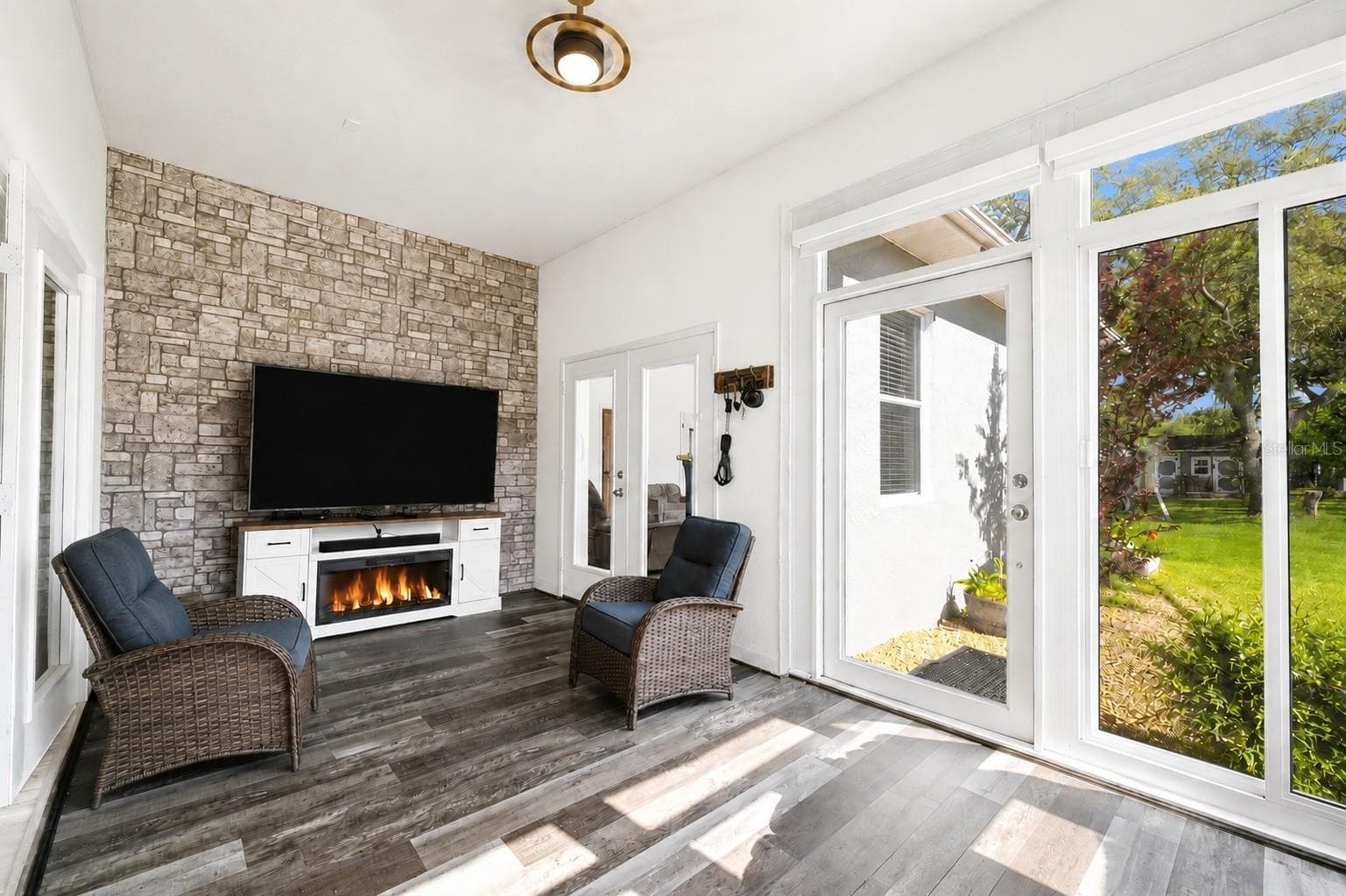 sunny sun room with automatic shades - 12041 SAPPHIRE DR, SPRING HILL