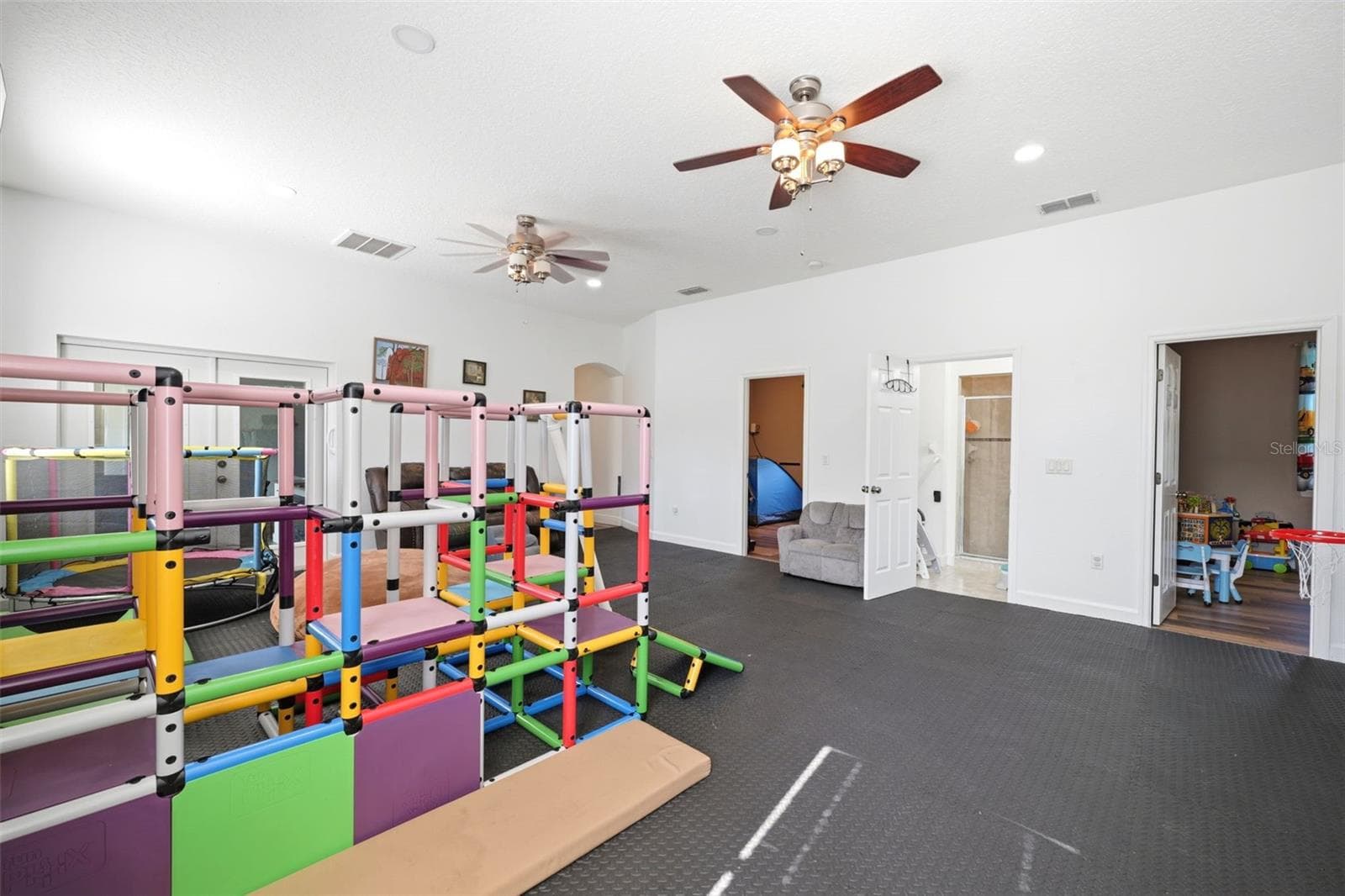 Single Family Residence at 12041 SAPPHIRE DR, SPRING HILL, photo 34 of 53