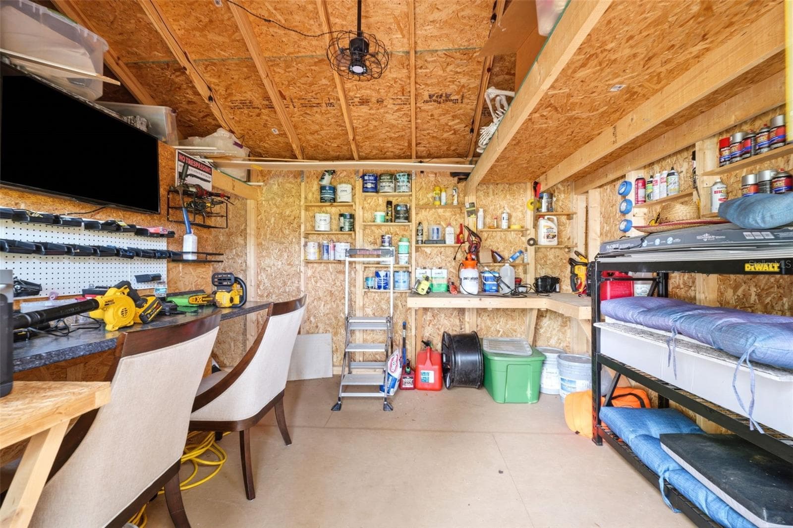 solar powered she shed,with alot of storage - 12041 SAPPHIRE DR, SPRING HILL