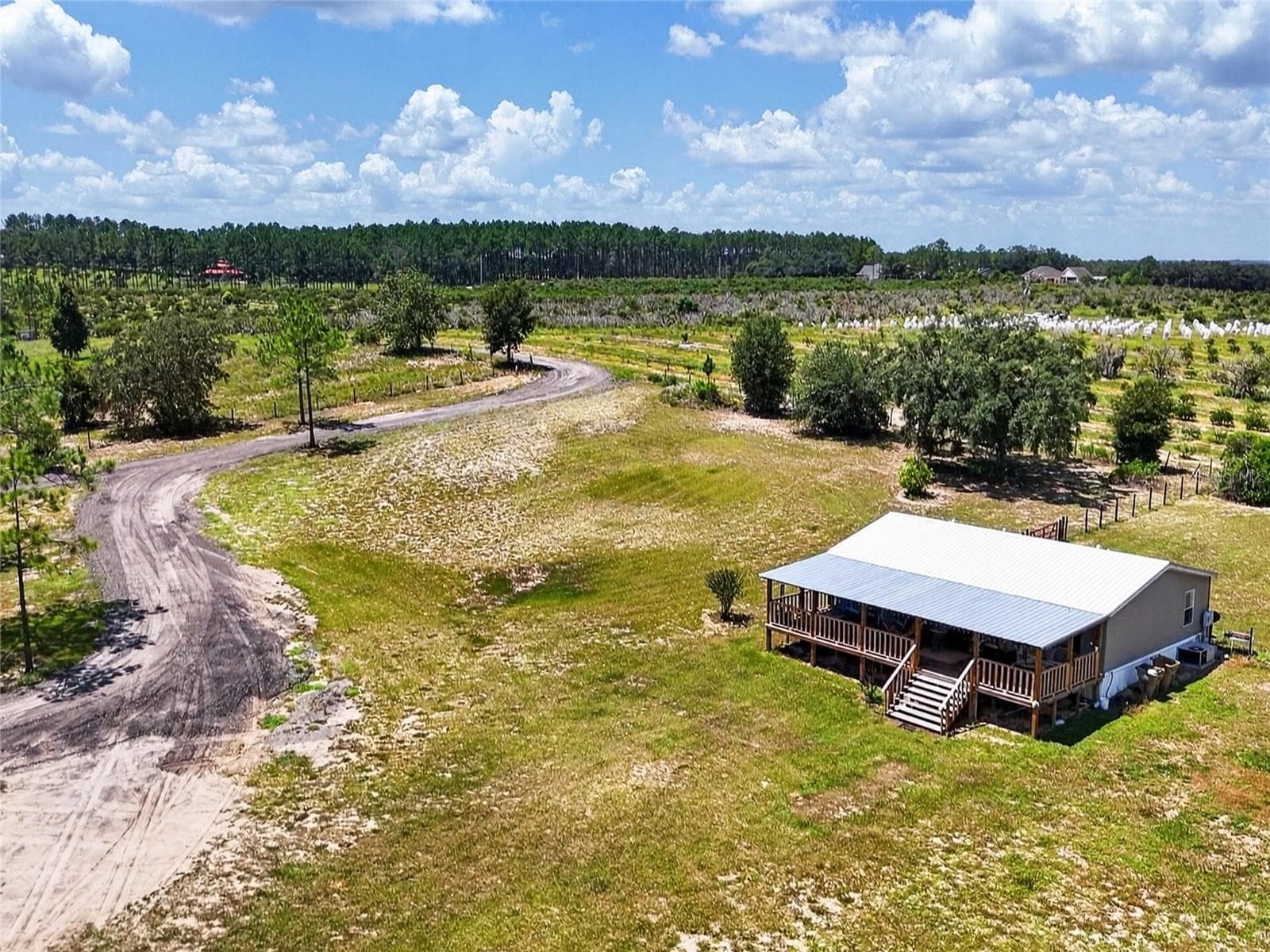 Manufactured Home at 37647 JENNY LN, EUSTIS