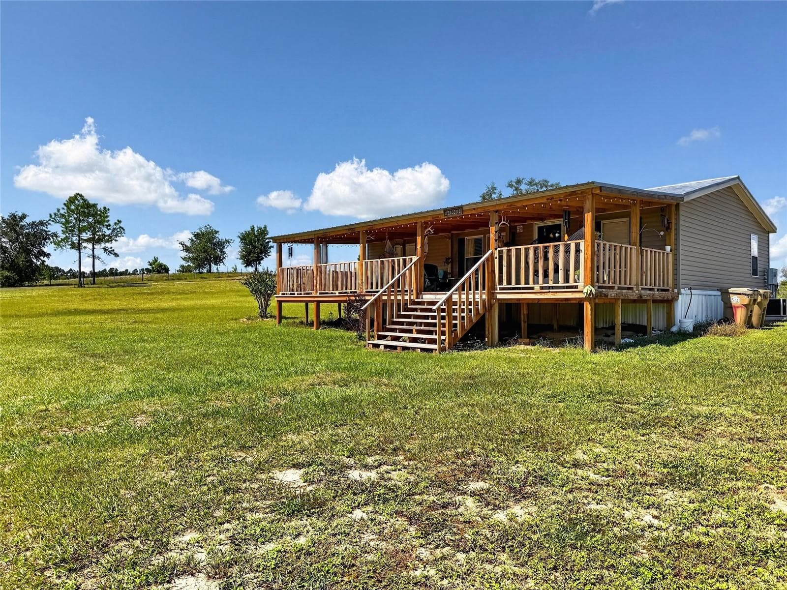 Manufactured Home at 37647 JENNY LN, EUSTIS, photo 8 of 69