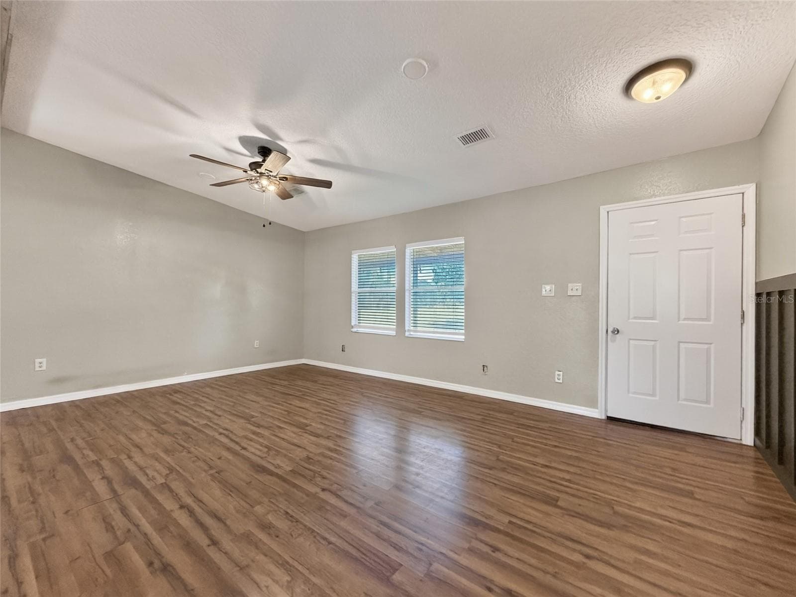 Manufactured Home at 37647 JENNY LN, EUSTIS, photo 36 of 69
