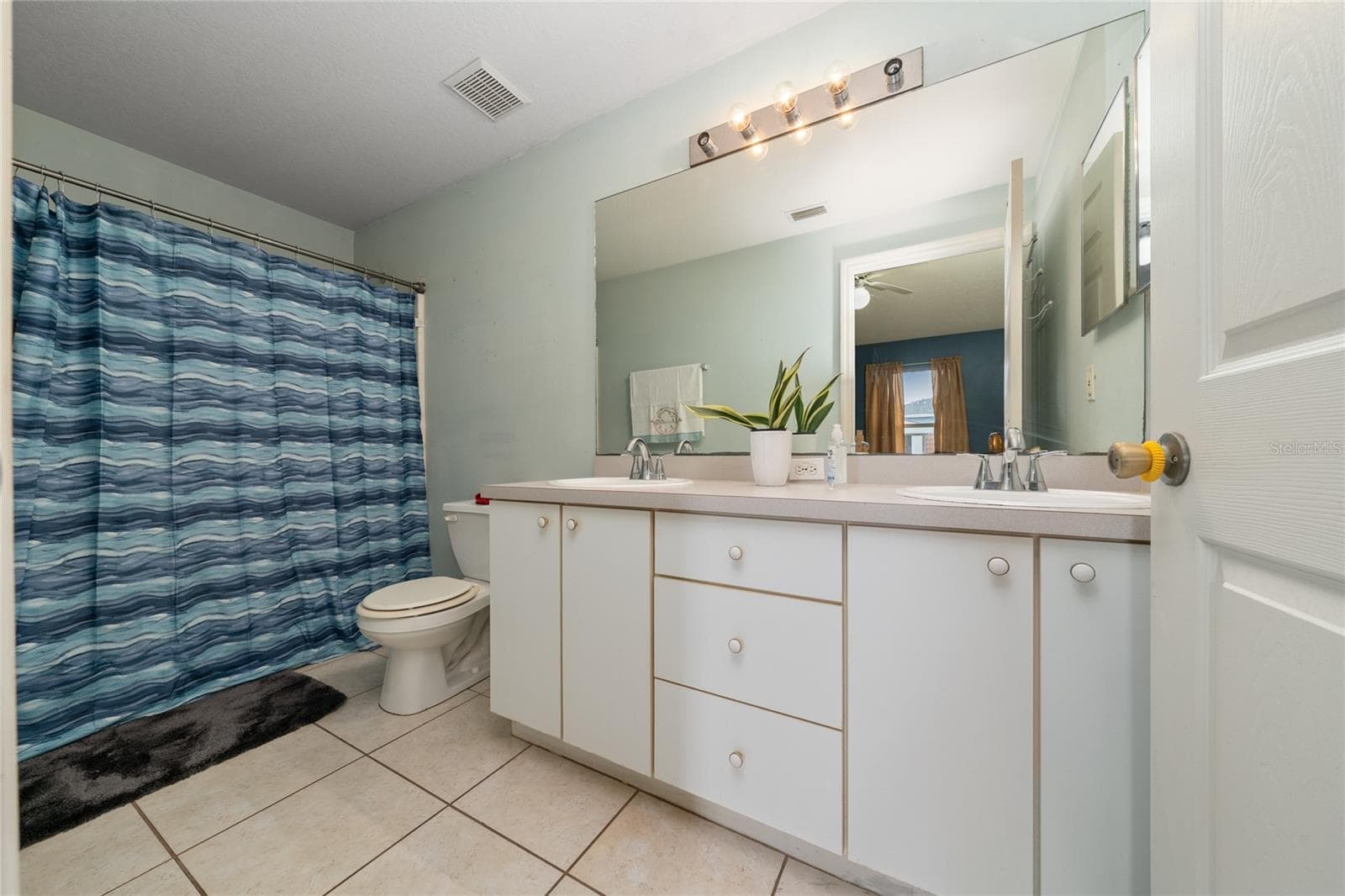 MASTER BATHROOM - 525 FINCH LN, POINCIANA