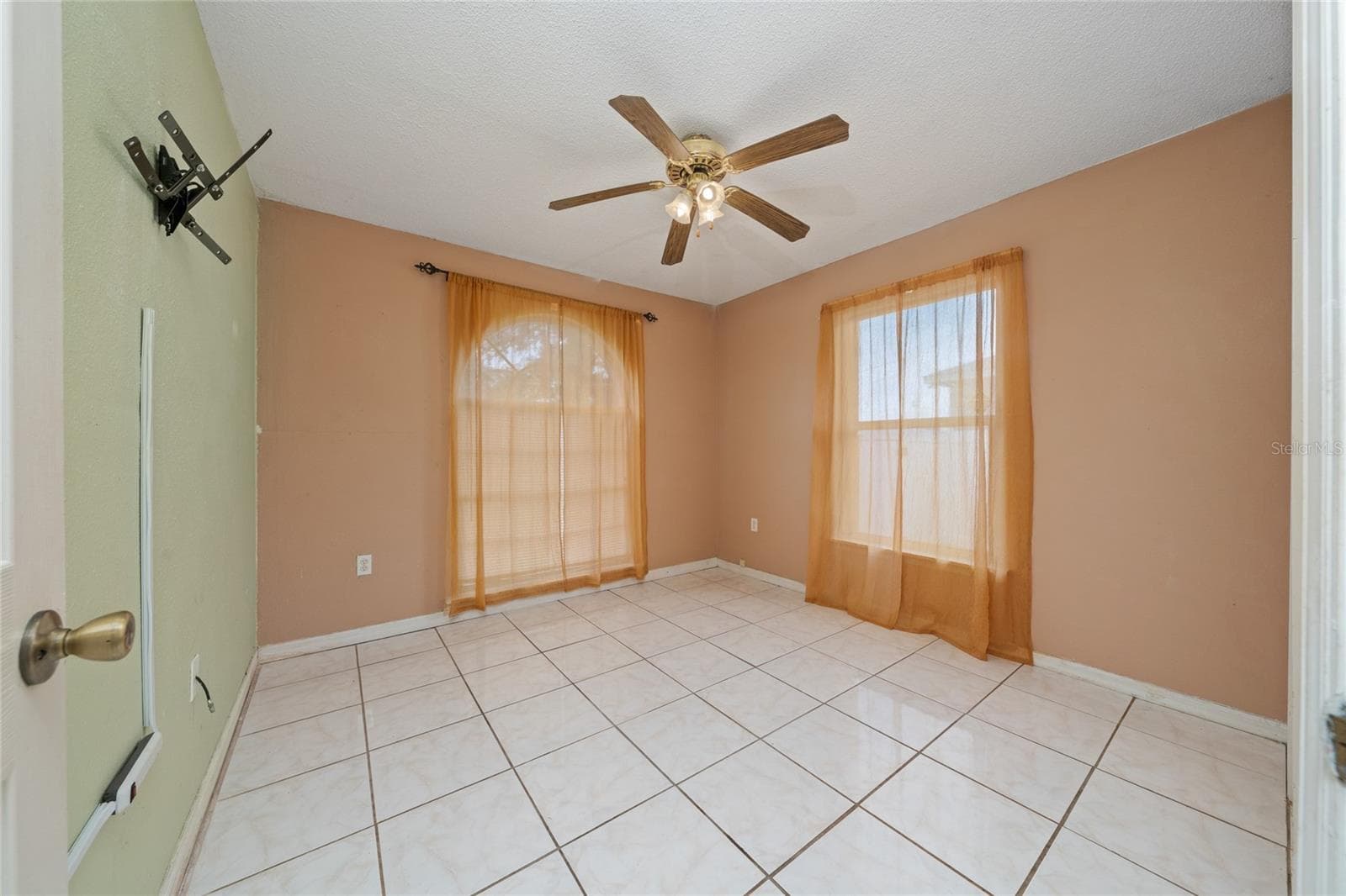 ROOM #3 - 525 FINCH LN, POINCIANA