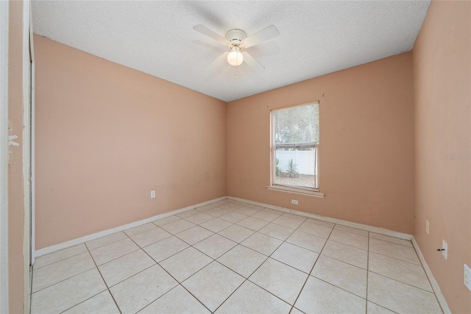 ROOM #4 - 525 FINCH LN, POINCIANA