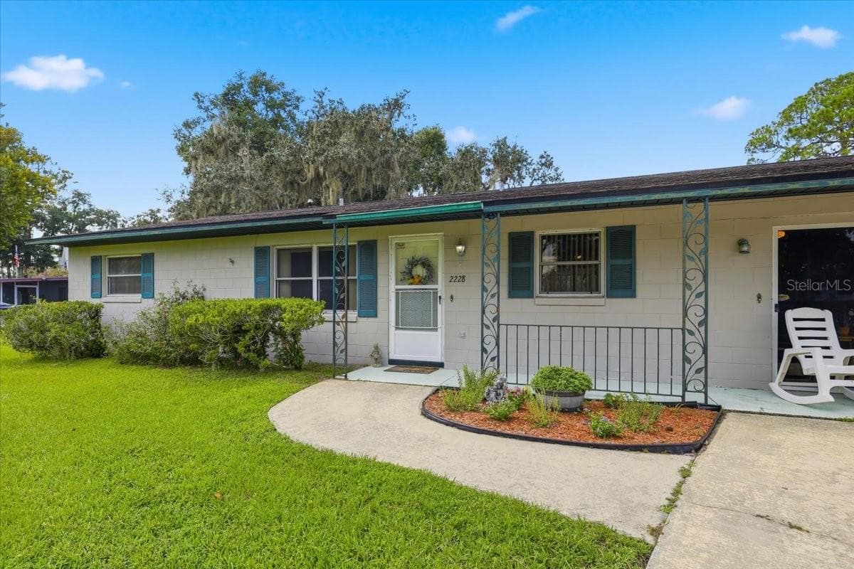 Single Family Residence at 2228 RIVER RIDGE RD, DELAND, photo 2 of 86