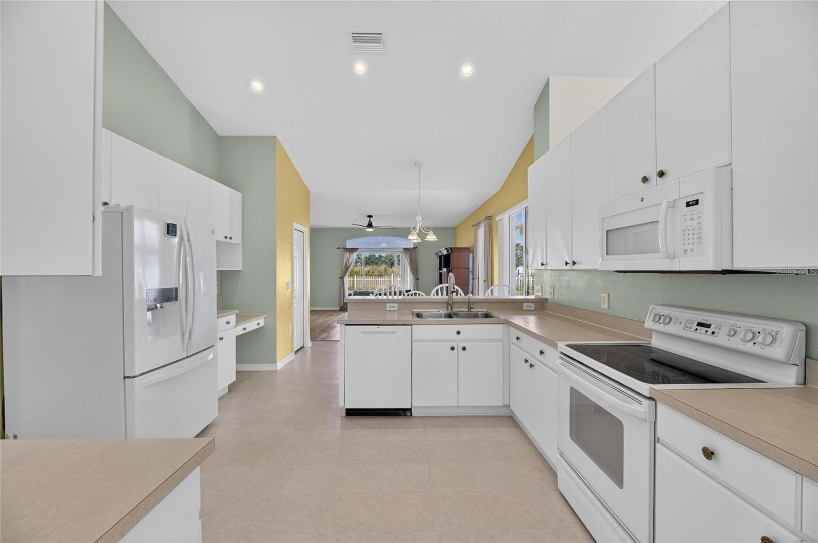 Single Family Residence at 10303 TARRAGON DR, RIVERVIEW, photo 12 of 40