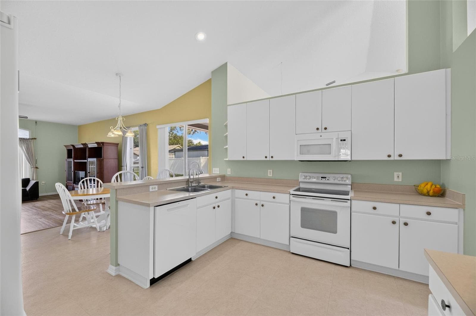 Single Family Residence at 10303 TARRAGON DR, RIVERVIEW, photo 13 of 40