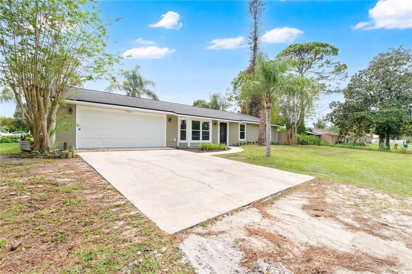 Single Family Residence at 2304 TRAVELERS PALM DR, EDGEWATER, photo 2 of 31