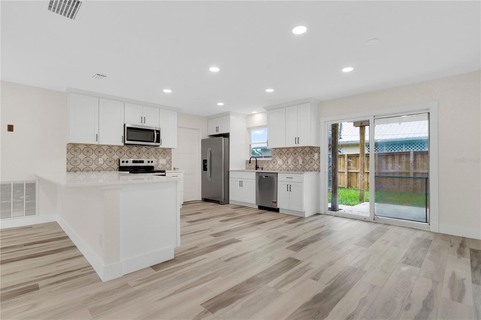 Single Family Residence at 2304 TRAVELERS PALM DR, EDGEWATER, photo 8 of 31