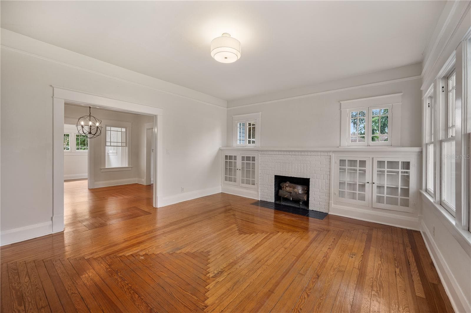 Living room with gas fireplace - 816 S INGRAHAM AVE, LAKELAND