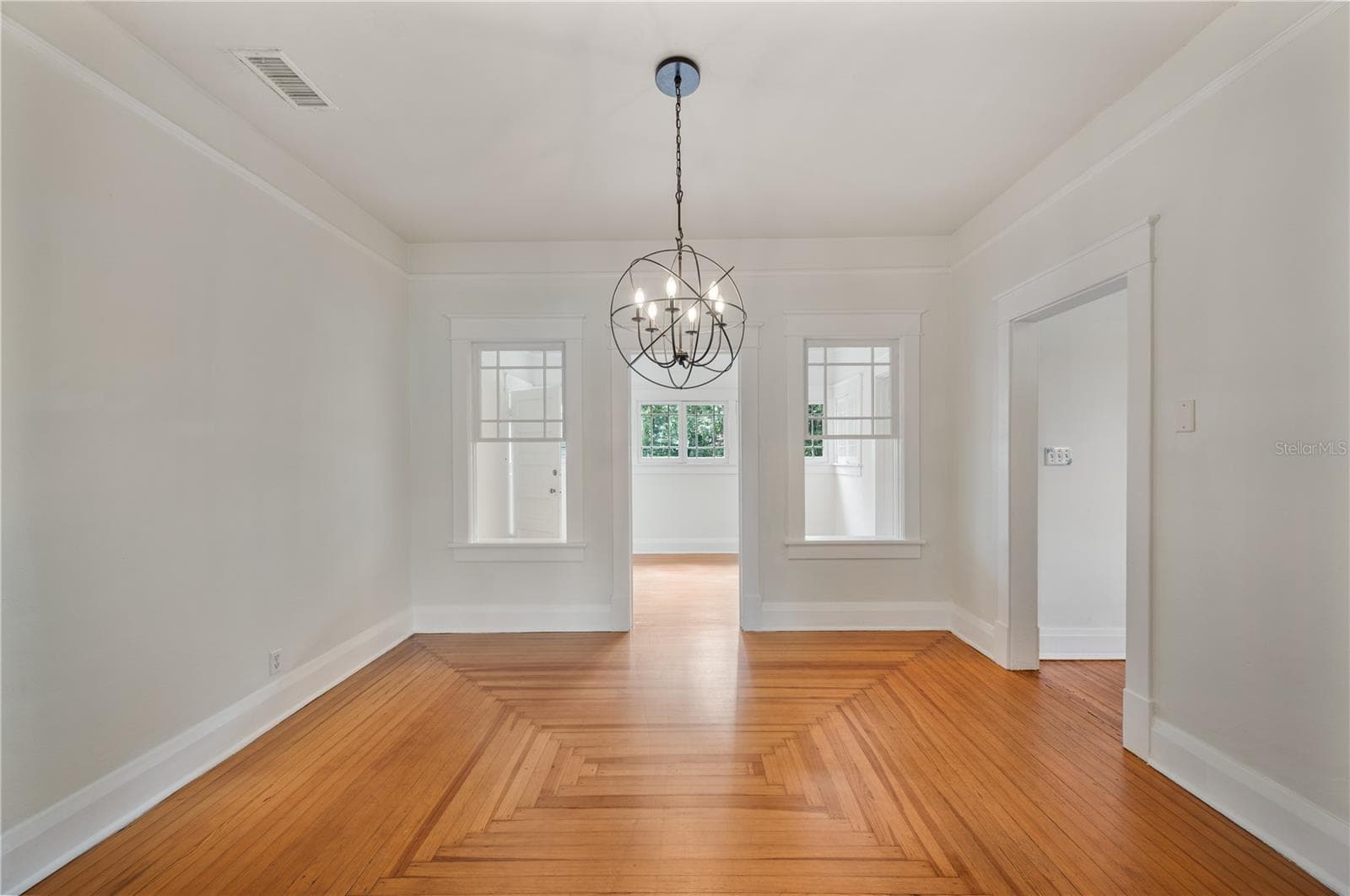 Formal dining room with view into bonus room! - 816 S INGRAHAM AVE, LAKELAND
