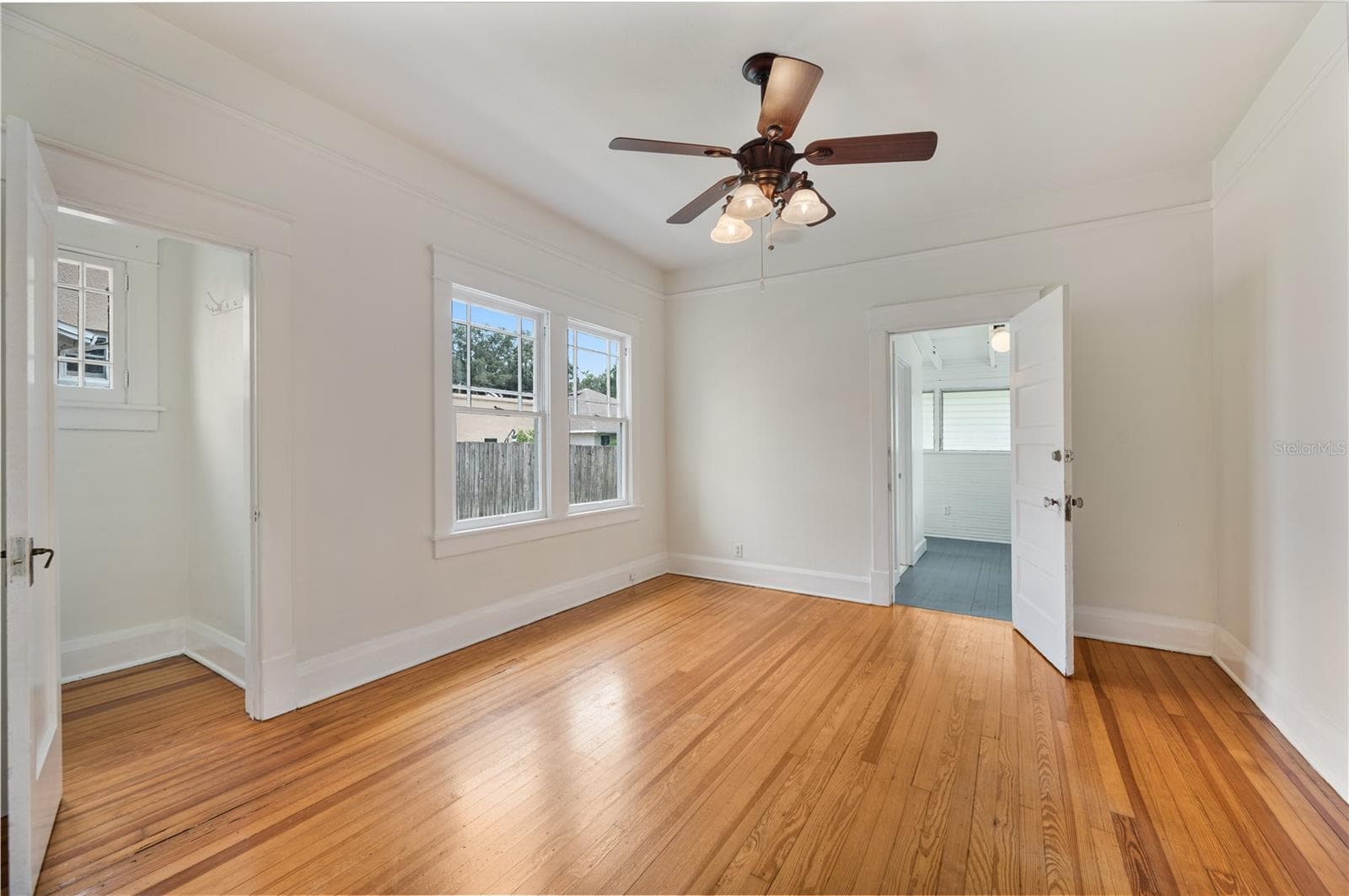 Bedroom 2 with direct access to half bath and laundry room - 816 S INGRAHAM AVE, LAKELAND