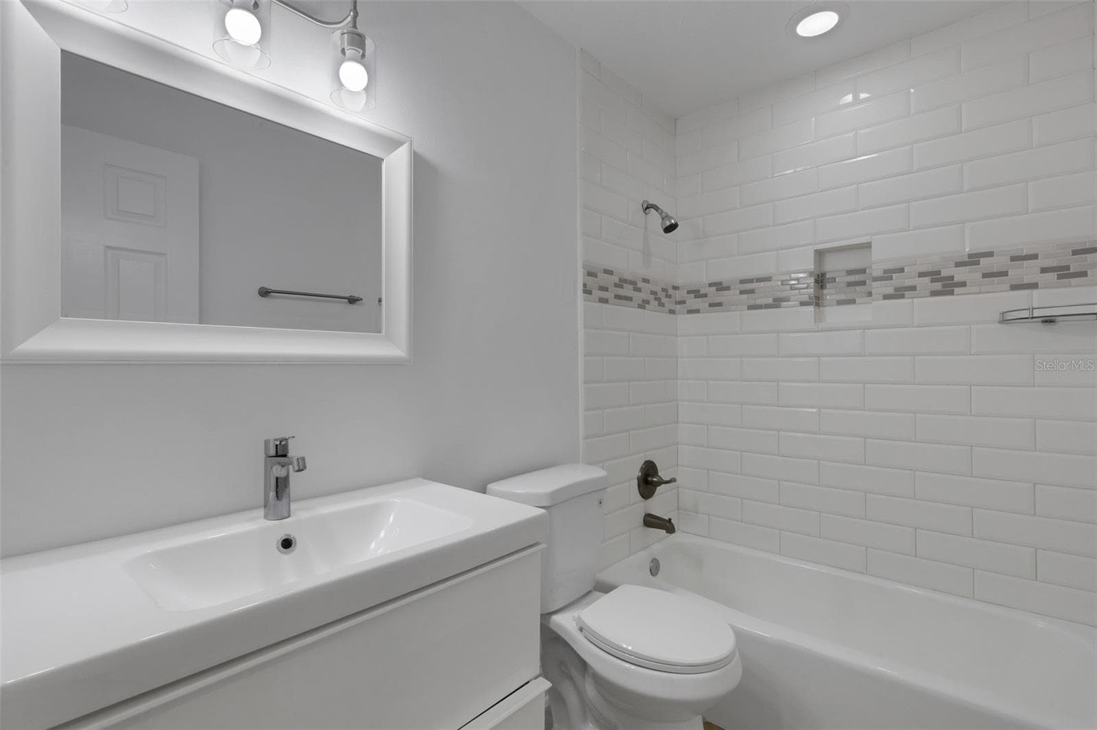 Hall Bathroom - 28706 102ND DR E, MYAKKA CITY