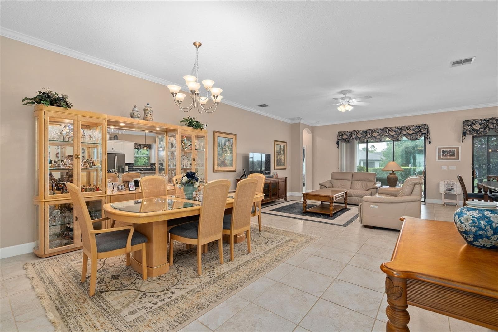 Overview of the Dining and Family Rooms. There are 10' Ceilings throughout the home. - 1197 ESPERANZA RIDGE RD, CLERMONT