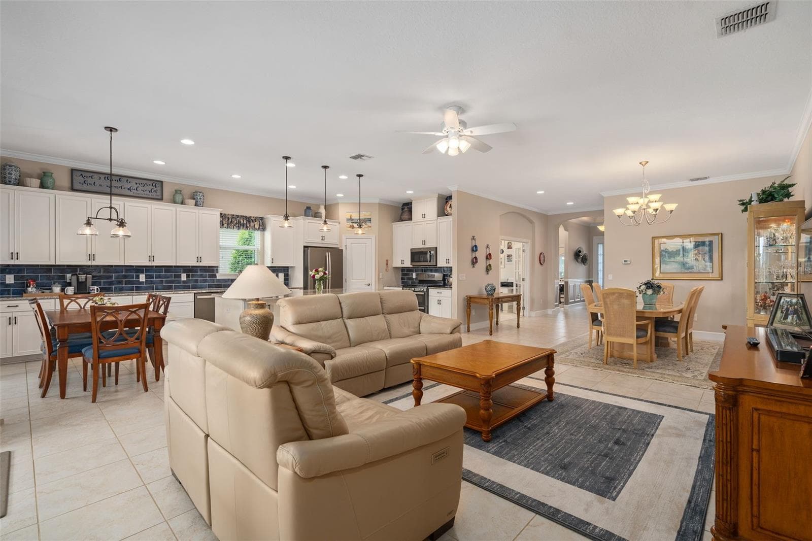 How about this for an Entertaining Home. The RARE Extended Kitchen Upgrade adds a different dimension to the Kitchen area. - 1197 ESPERANZA RIDGE RD, CLERMONT