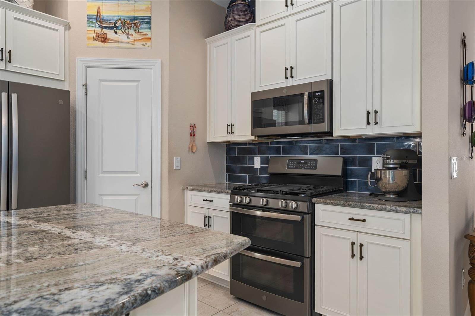 The Slate Appliances adds a great look. - 1197 ESPERANZA RIDGE RD, CLERMONT