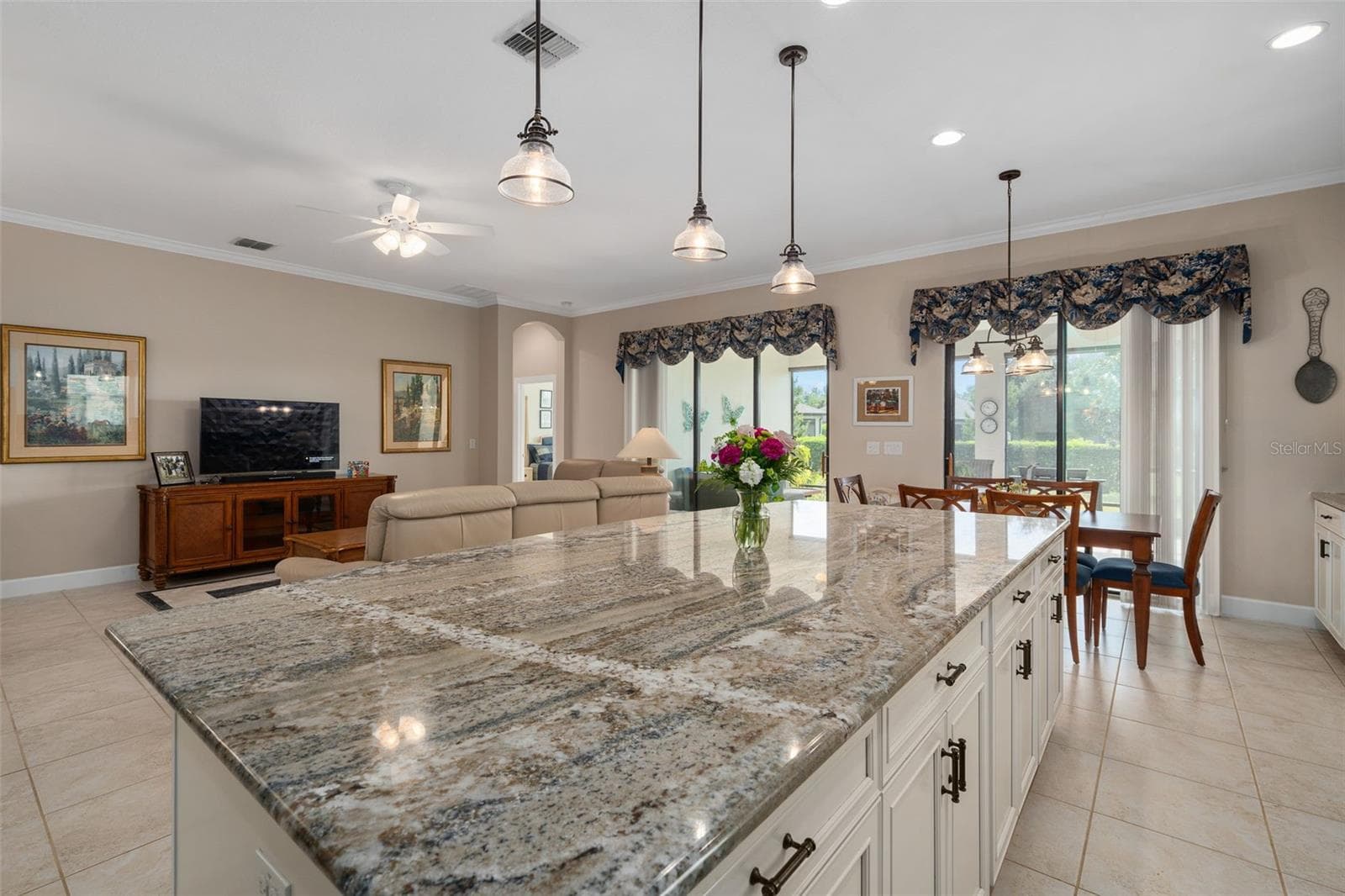 The Large Island / Breakfast Bar offers Upgraded Granite. The Granite accents the cabinetry beautifully. - 1197 ESPERANZA RIDGE RD, CLERMONT