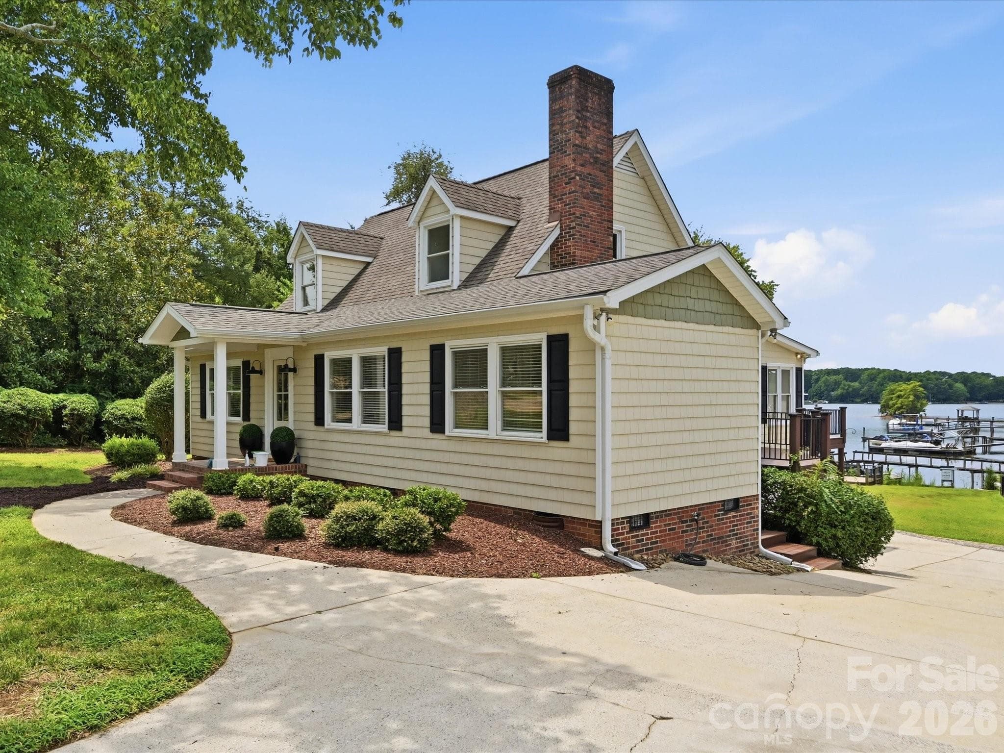 Charming Cape Cod Lake Norman Waterfront home! - 20845 Lagoona Drive, Cornelius