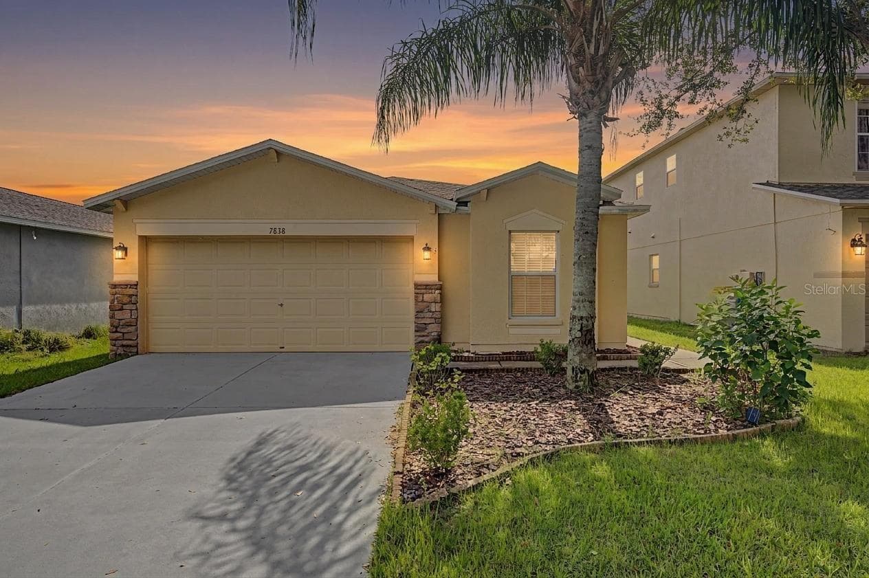 7838 CARRIAGE POINTE DR