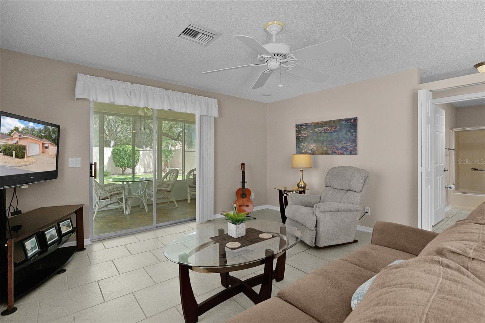 Single Family Residence at 1023 AVALON AVE, THE VILLAGES, photo 2 of 21