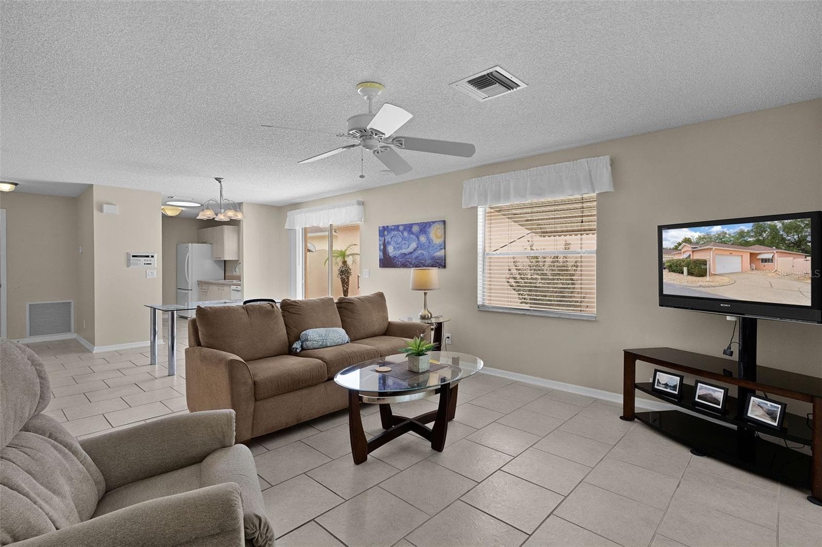 Single Family Residence at 1023 AVALON AVE, THE VILLAGES, photo 3 of 21