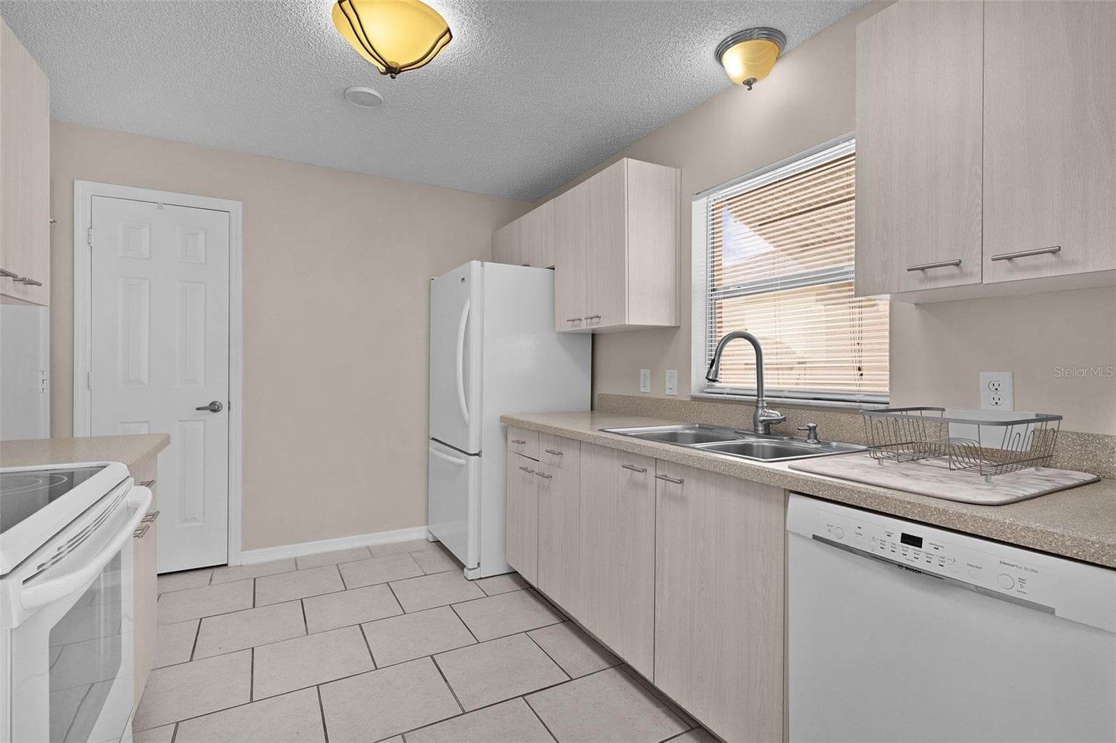 Single Family Residence at 1023 AVALON AVE, THE VILLAGES, photo 15 of 21