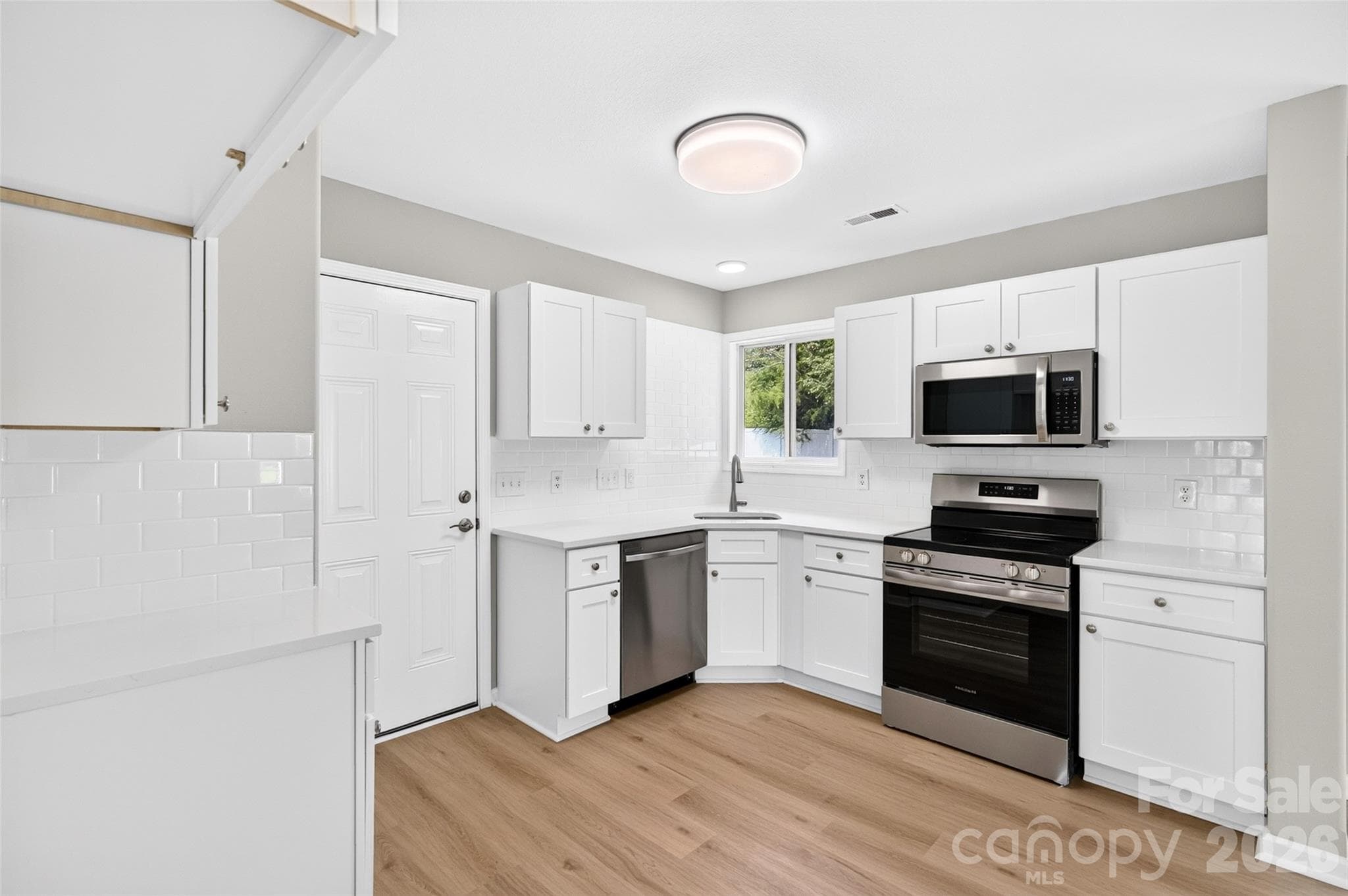 Fully Renovated kitchen - 3808 Nuthatch Drive, Indian Trail