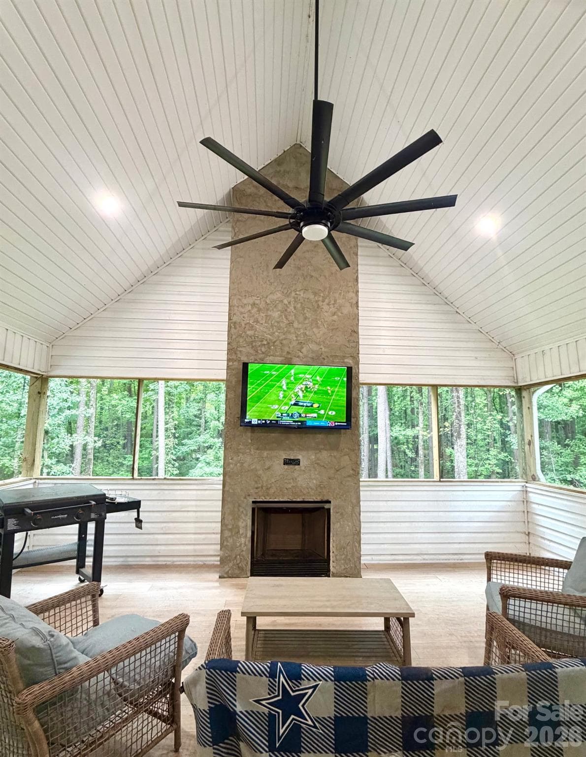 Large rear screened porch off the main level - 124 Providence Place, Chocowinity