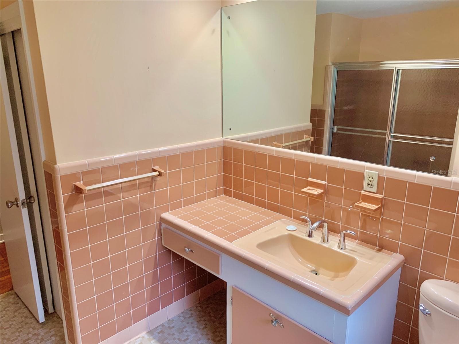 Guest Bathroom - 2238 NW 16TH AVE, GAINESVILLE