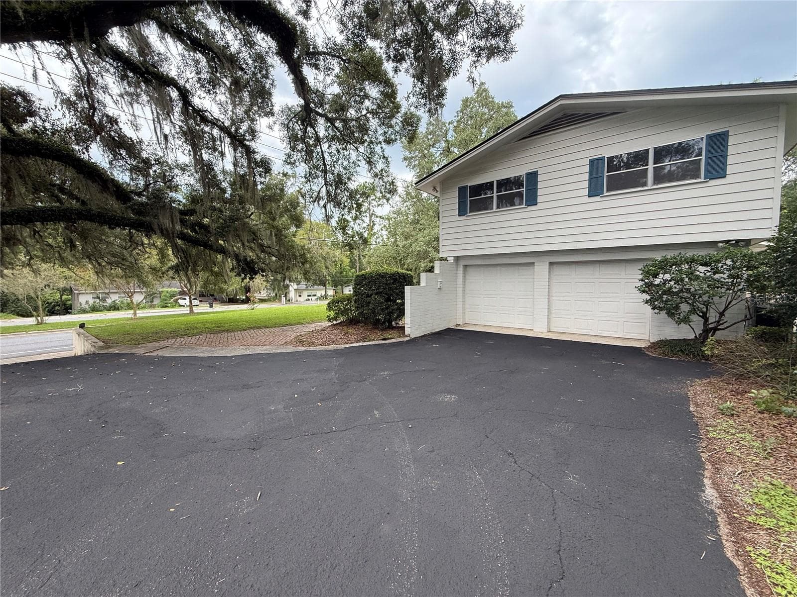 Driveway and garage - 2238 NW 16TH AVE, GAINESVILLE
