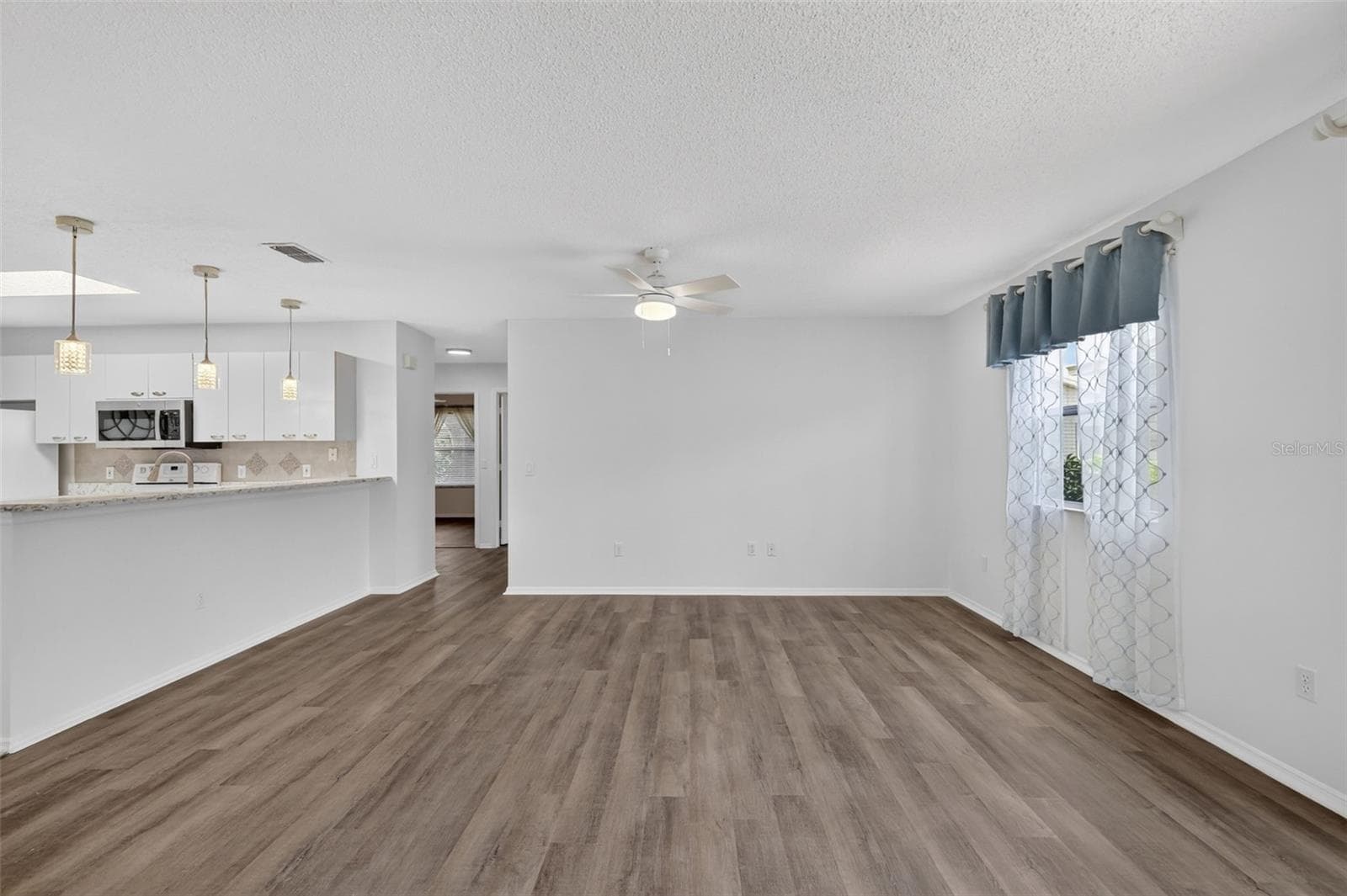 Villa at 1606 CAMPOS DR, THE VILLAGES, photo 10 of 43