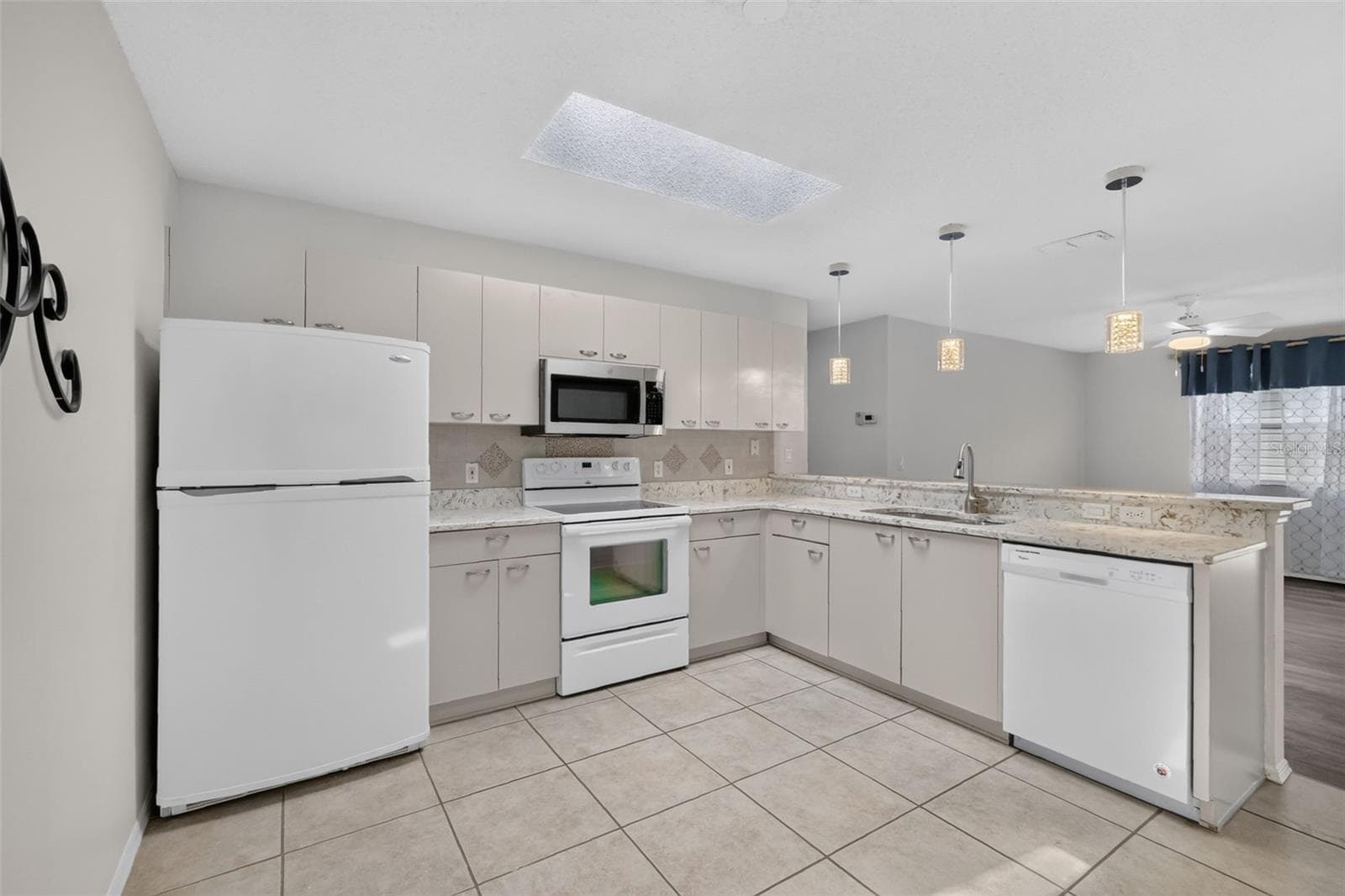 Villa at 1606 CAMPOS DR, THE VILLAGES, photo 15 of 43