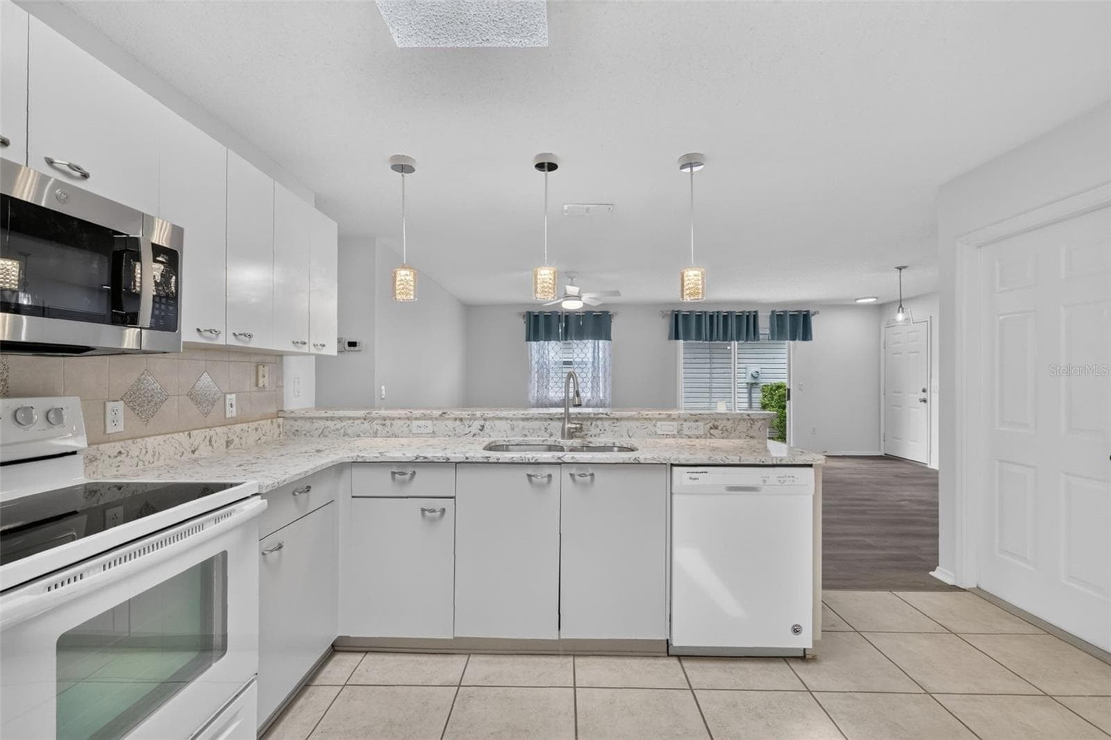 Villa at 1606 CAMPOS DR, THE VILLAGES, photo 16 of 43