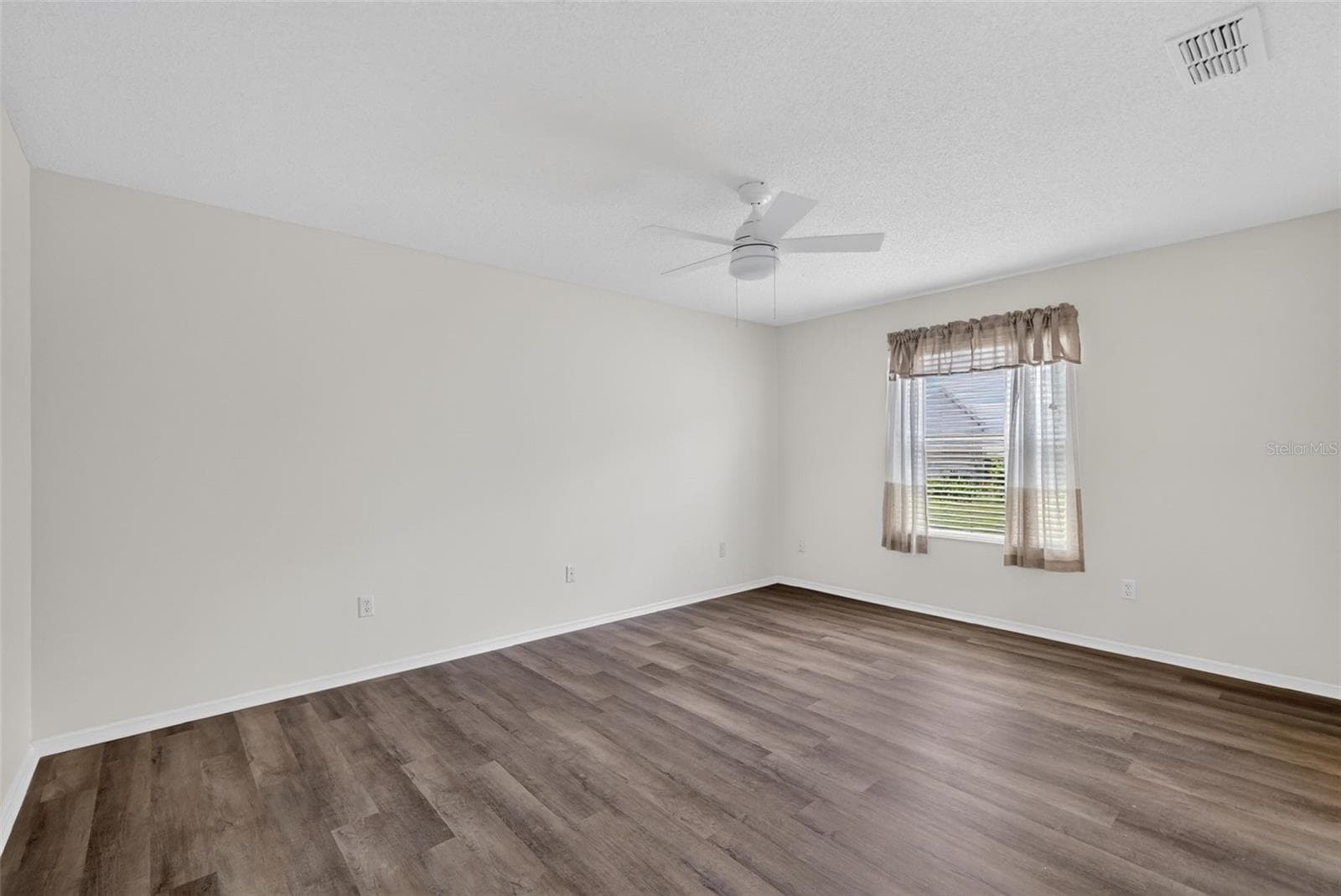 Villa at 1606 CAMPOS DR, THE VILLAGES, photo 19 of 43