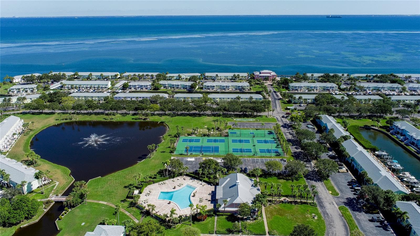 Condominium at 5132 BEACH DR SE #C, ST PETERSBURG, photo 37 of 41