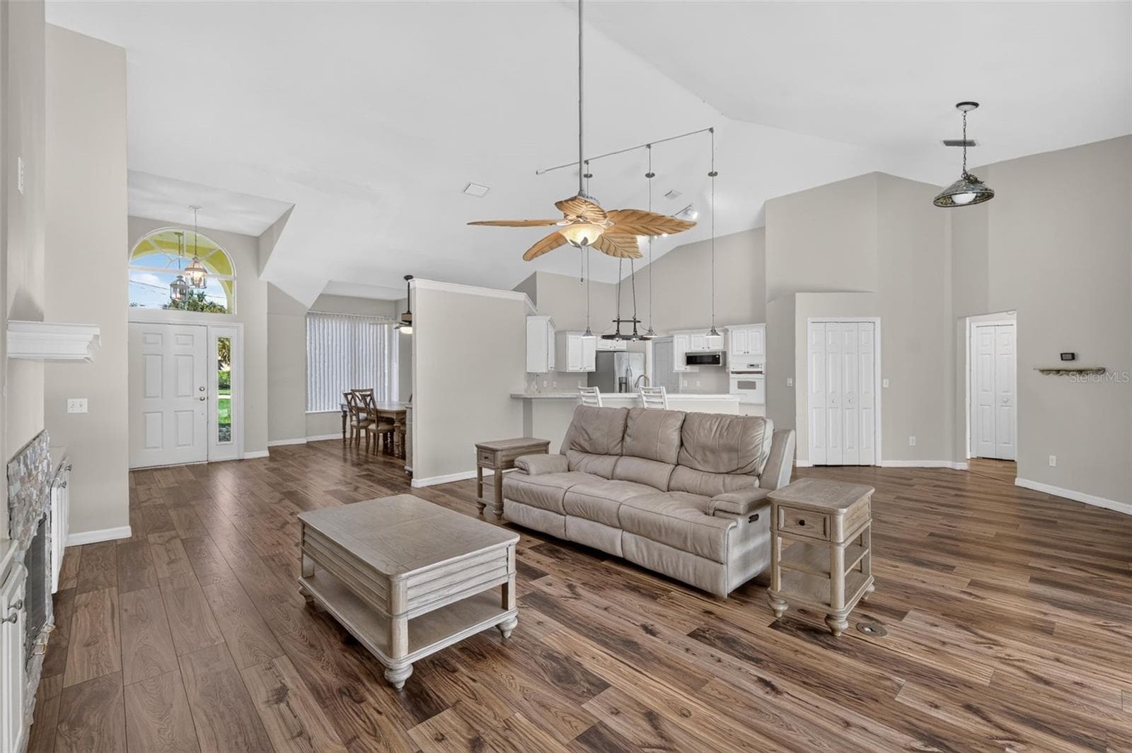 Single Family Residence at 35546 CEDAR LN, LEESBURG, photo 6 of 38