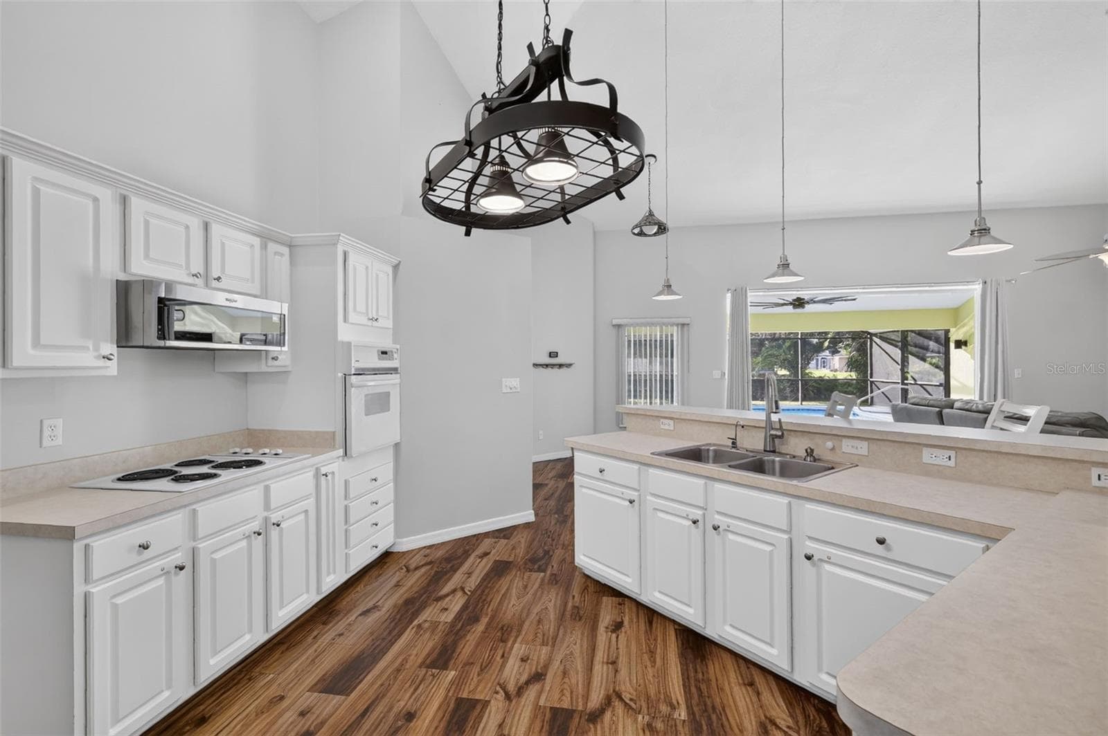 Single Family Residence at 35546 CEDAR LN, LEESBURG, photo 13 of 38