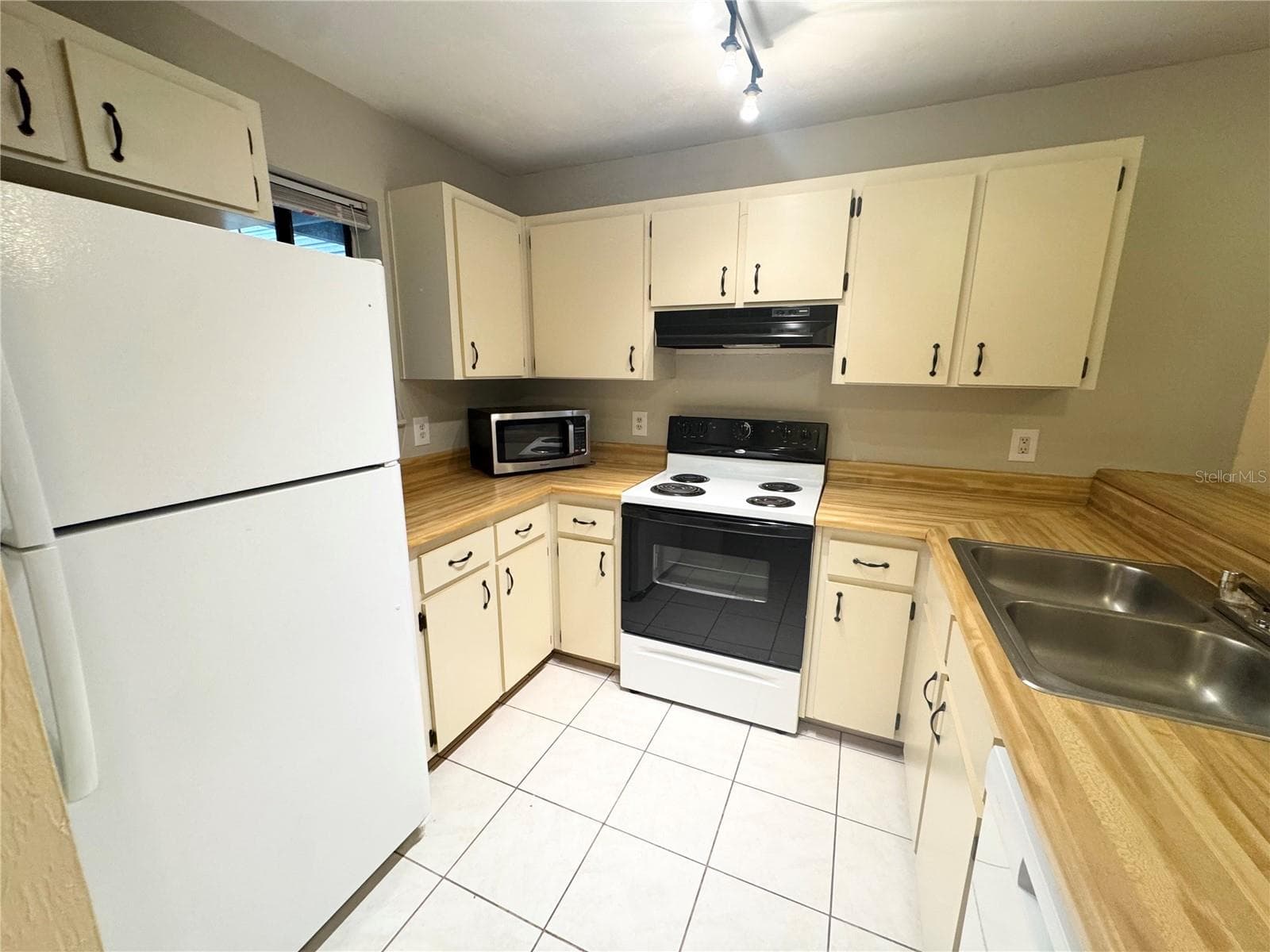 Condominium at 109 SE 16TH AVE #Q101, GAINESVILLE, photo 3 of 15
