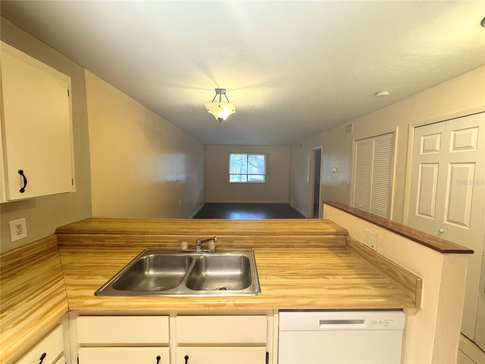 Condominium at 109 SE 16TH AVE #Q101, GAINESVILLE, photo 4 of 15